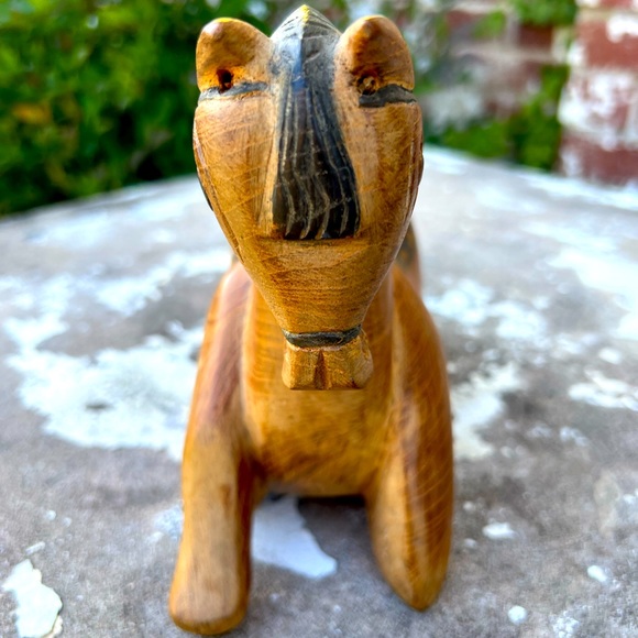 Vintage Wood Carved Brown Horse Shelf Sitter 6 1/2" Decoration Solid - Picture 2 of 9